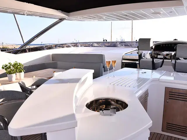 Sunseeker 95 Yacht