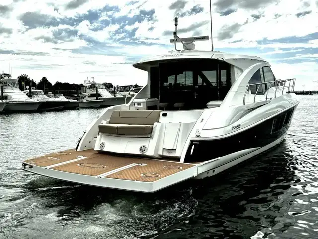 Cruisers Yachts Cantius