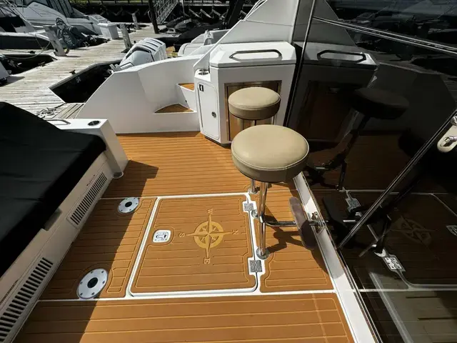 Cruisers Yachts Cantius