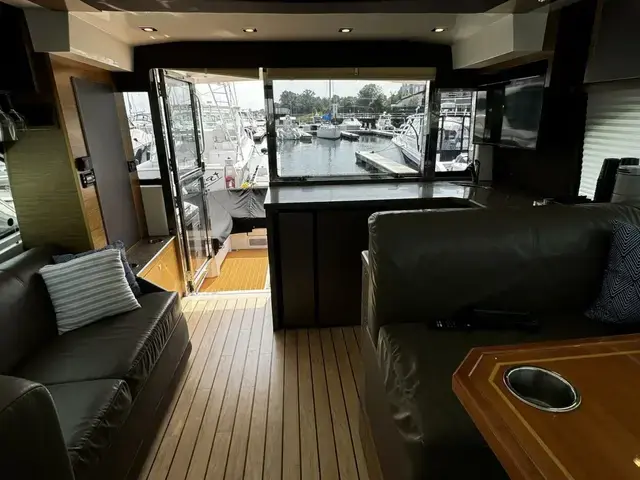 Cruisers Yachts Cantius