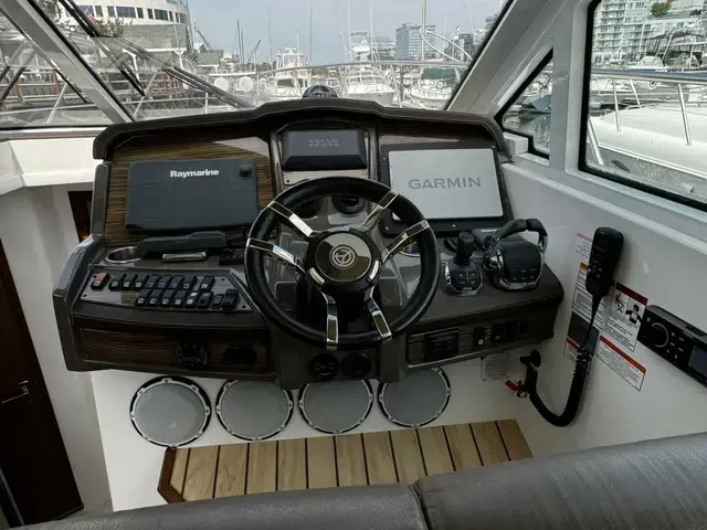 Cruisers Yachts Cantius