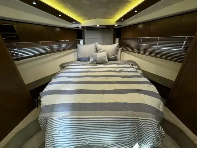 Cruisers Yachts Cantius