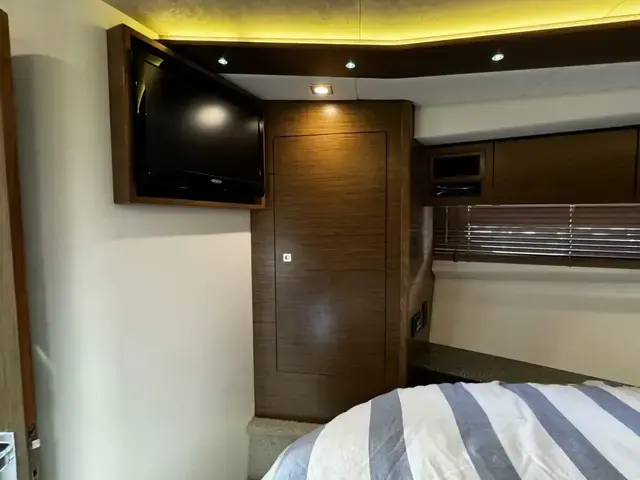 Cruisers Yachts Cantius