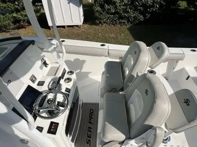 Sea Pro 259 Center Console