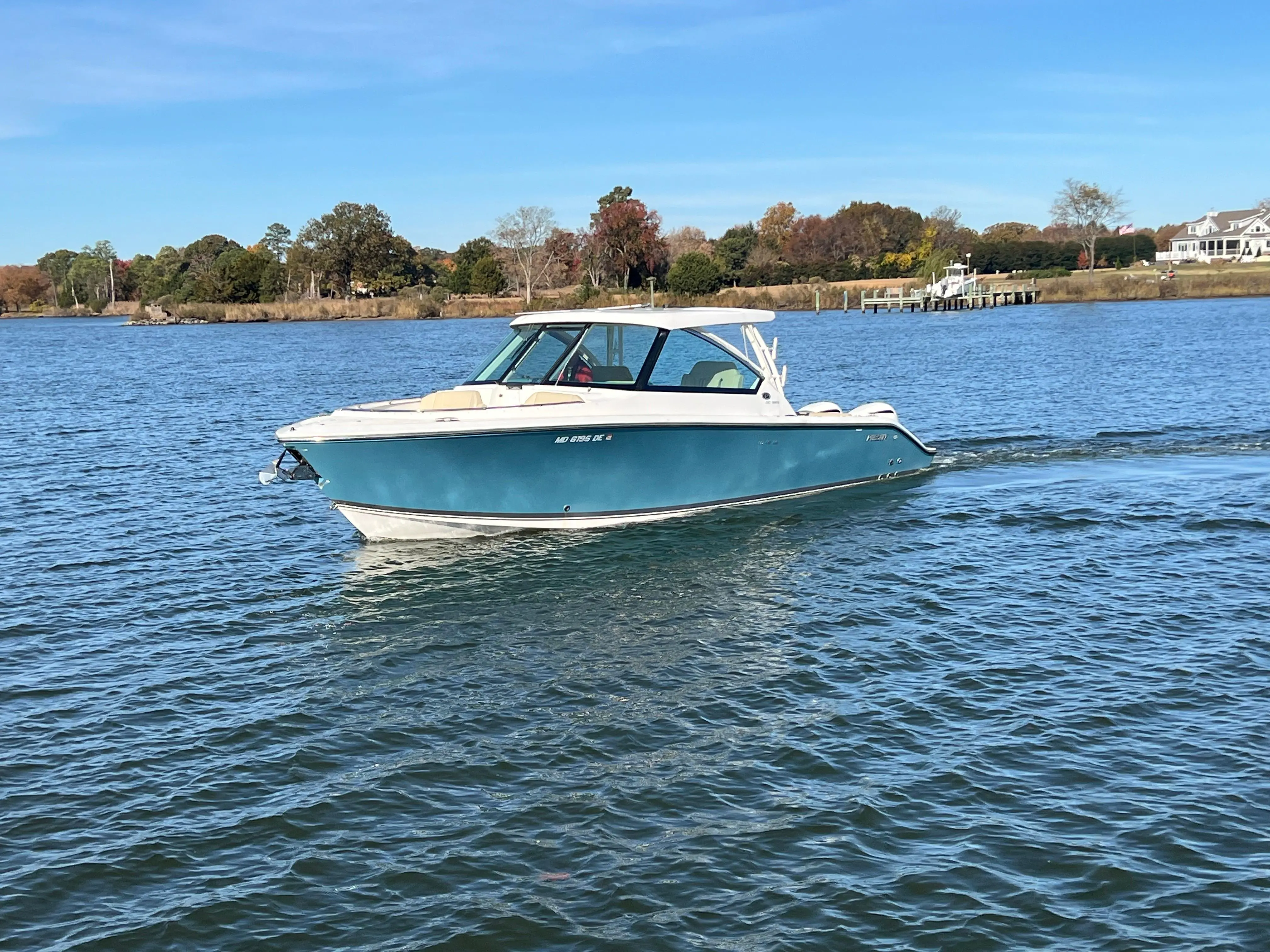 2017 Pursuit 325 dc dual console