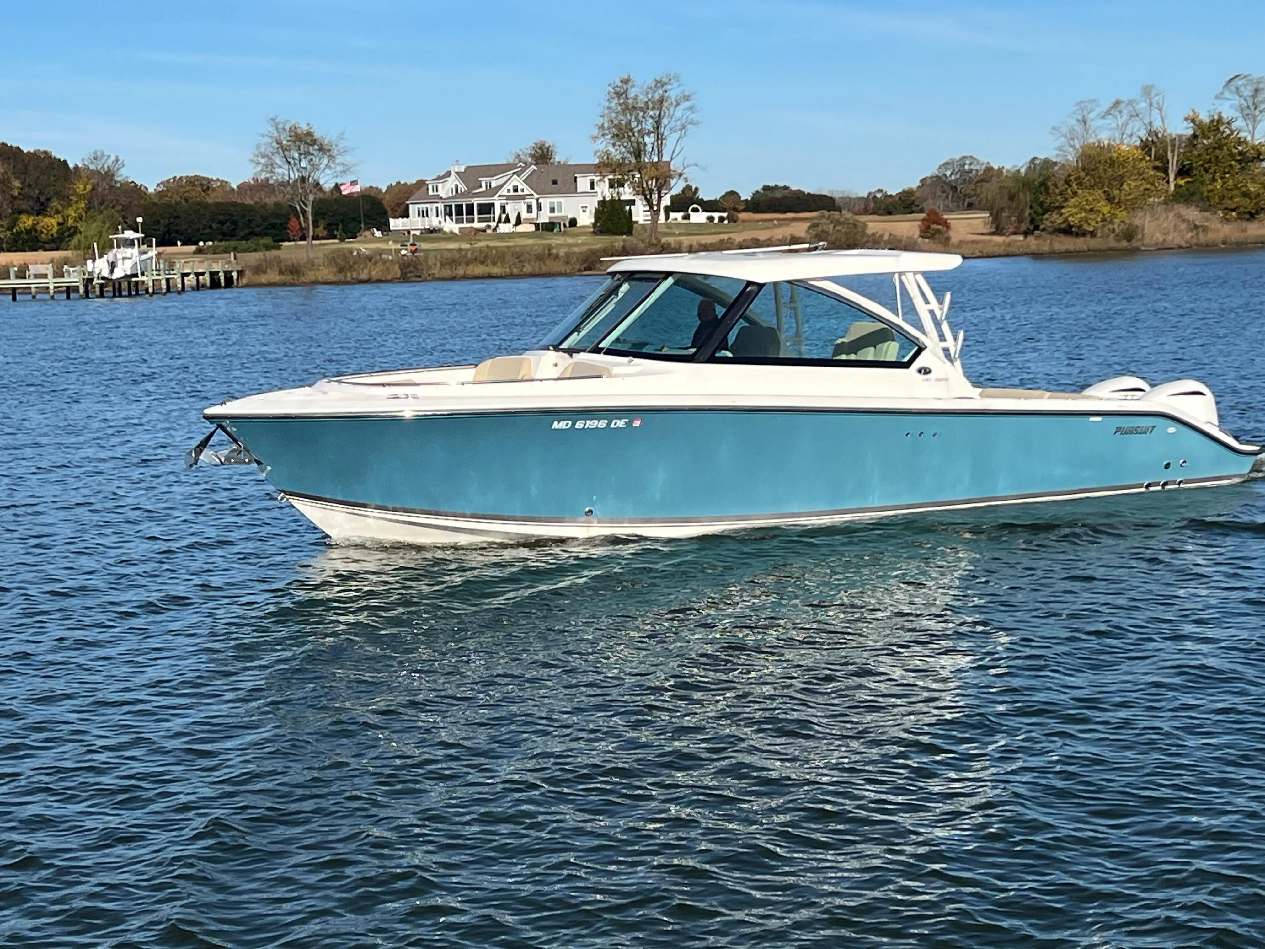 2017 Pursuit 325 dc dual console