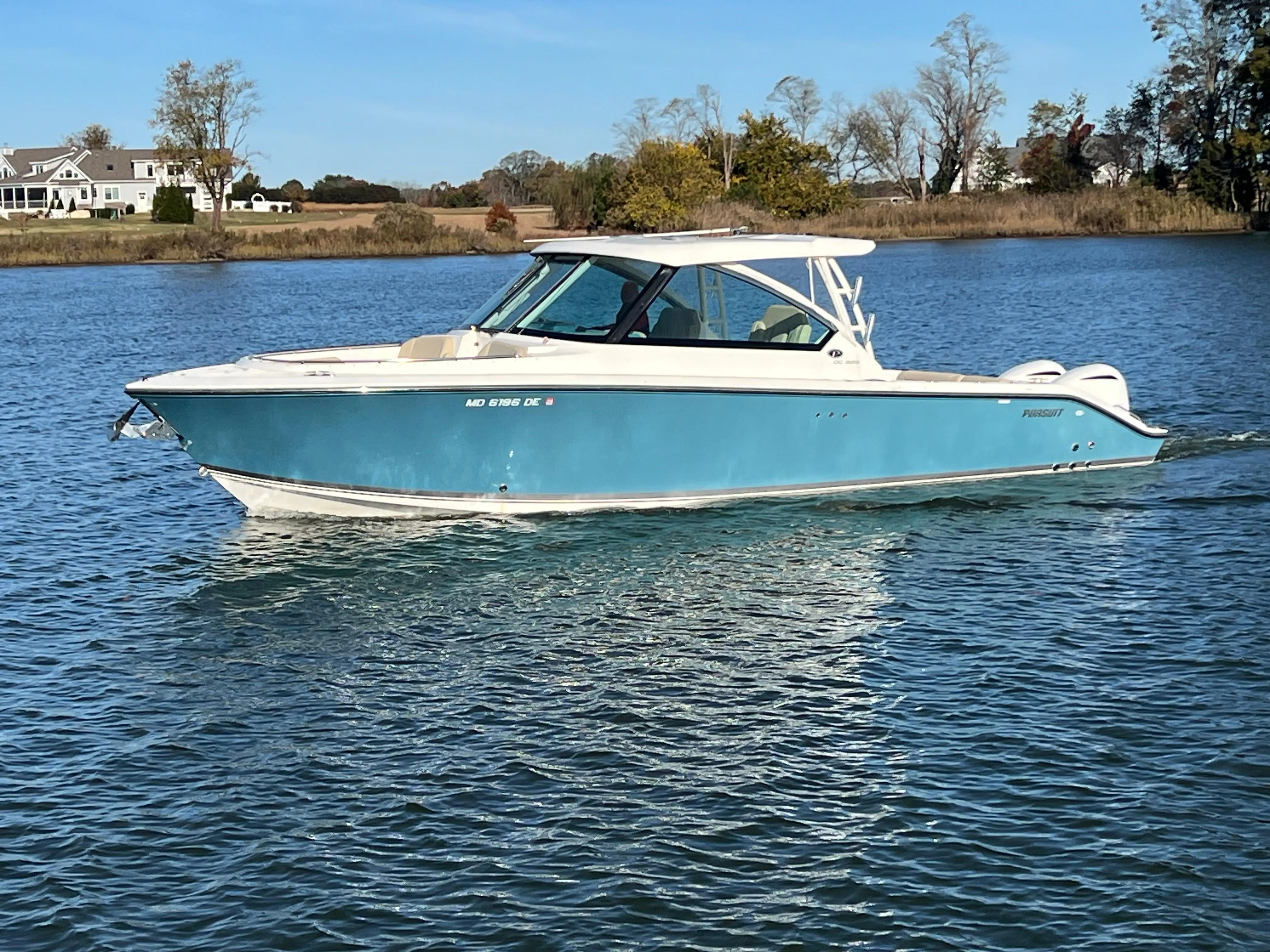 2017 Pursuit 325 dc dual console