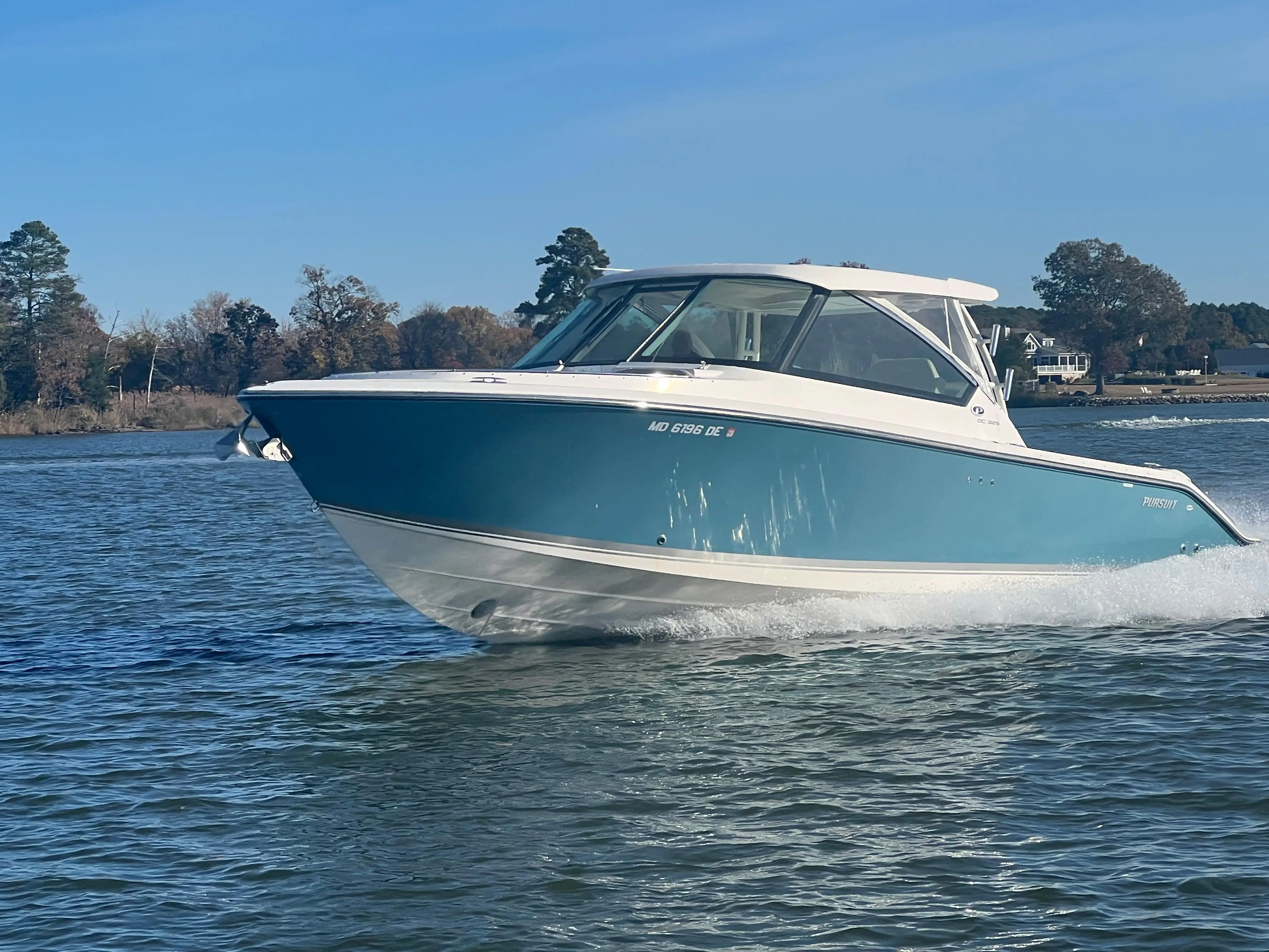 2017 Pursuit 325 dc dual console