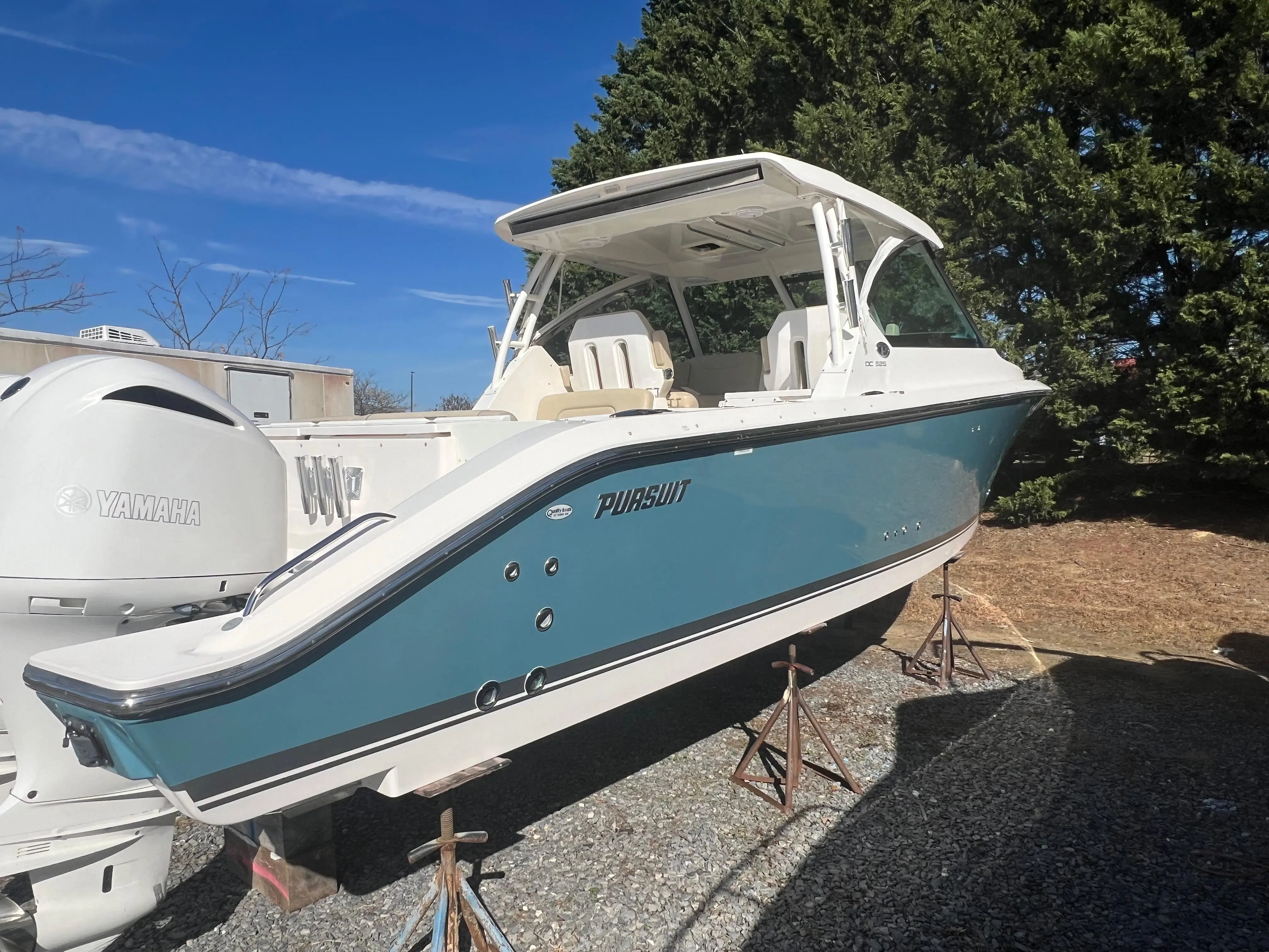 2017 Pursuit 325 dc dual console