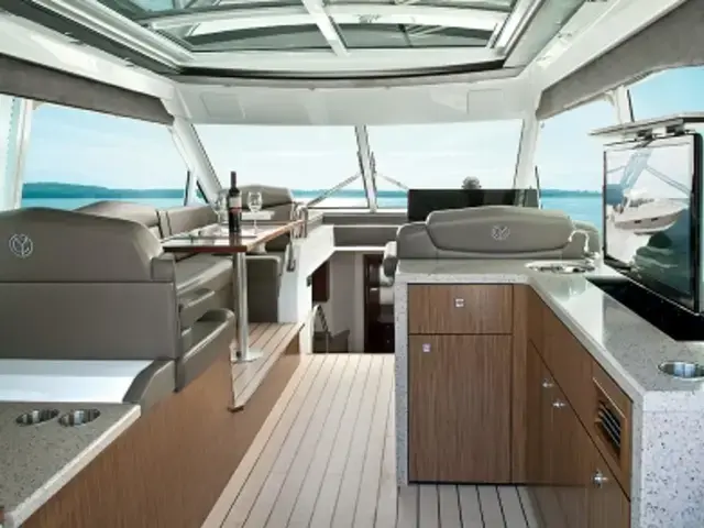 Cruisers Yachts 48 Cantius