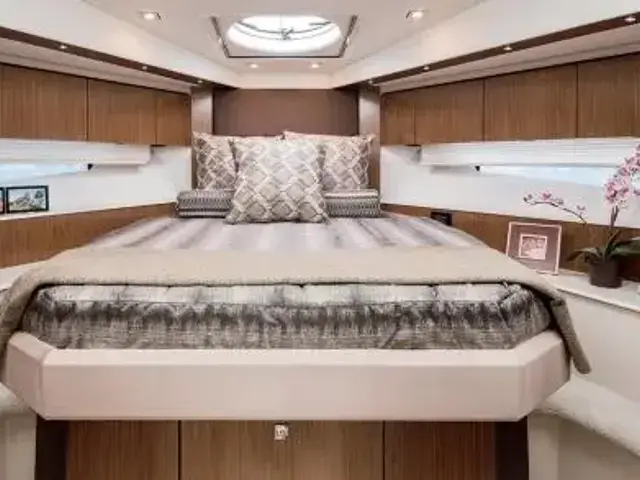 Cruisers Yachts 48 Cantius