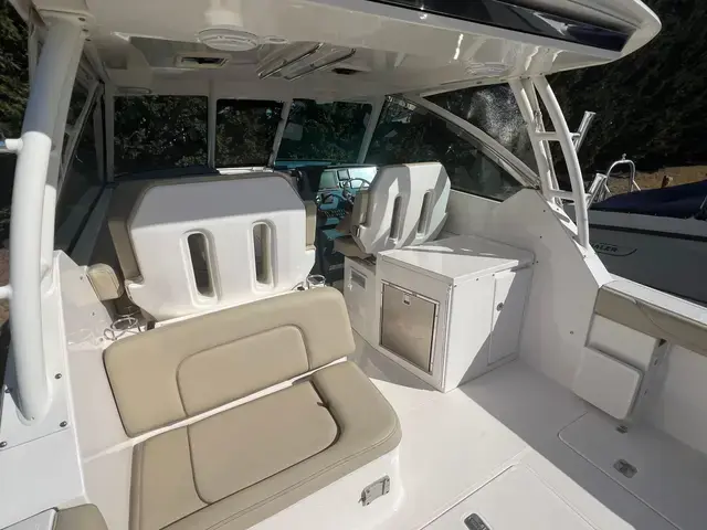 Pursuit 325 DC Dual Console