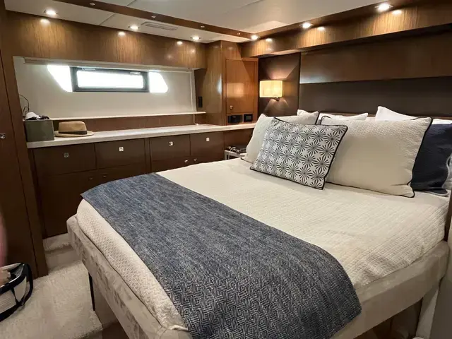 Cruisers Yachts 48 Cantius