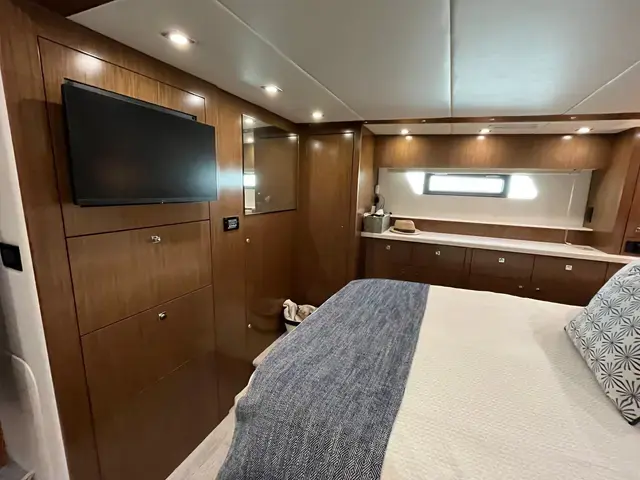 Cruisers Yachts 48 Cantius