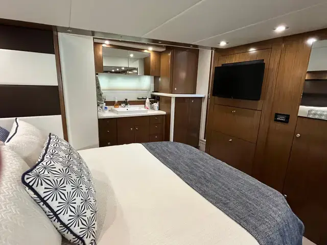 Cruisers Yachts 48 Cantius