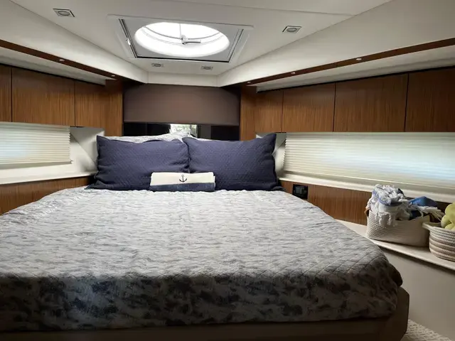 Cruisers Yachts 48 Cantius