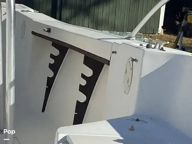 Mako 221 Center Console