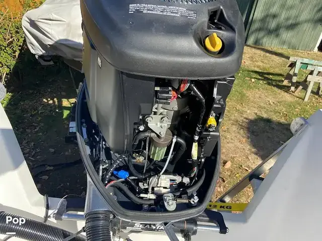 Mako 221 Center Console