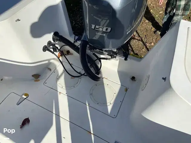 Mako 221 Center Console