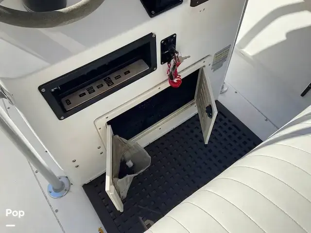 Mako 221 Center Console