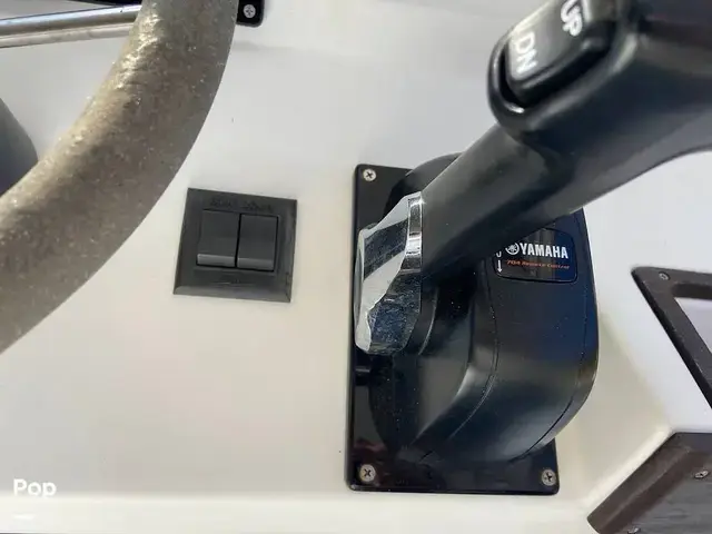 Mako 221 Center Console