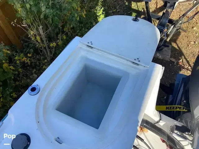 Mako 221 Center Console