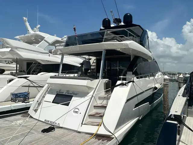 Astondoa Flybridge 66