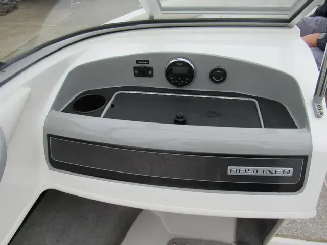 Bayliner 185 Bowrider Flight Series