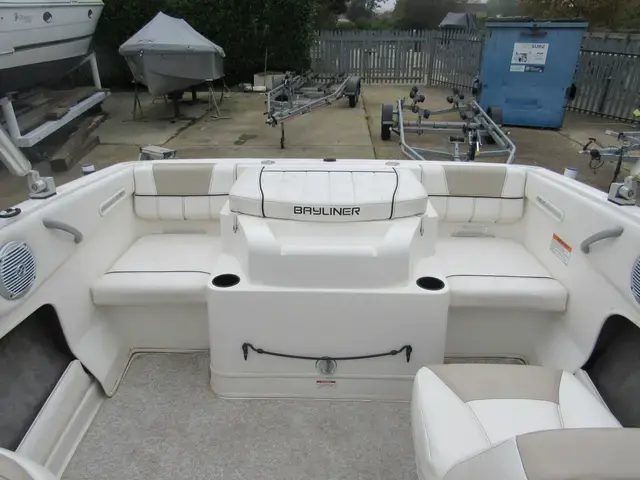 Bayliner 185 Bowrider Flight Series