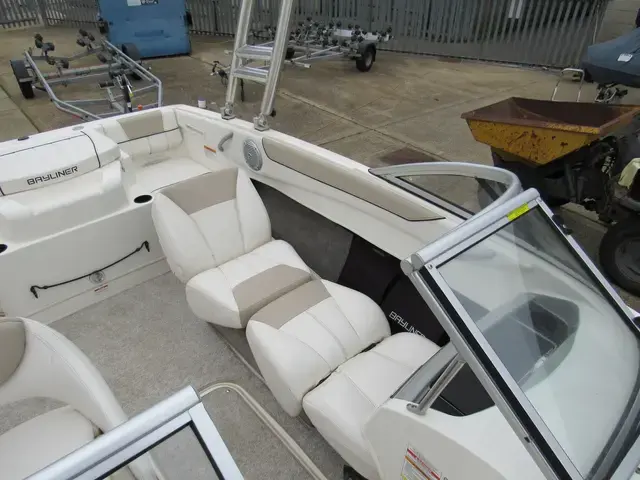 Bayliner 185 Bowrider Flight Series