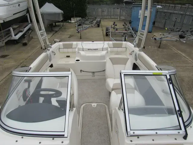 Bayliner 185 Bowrider Flight Series