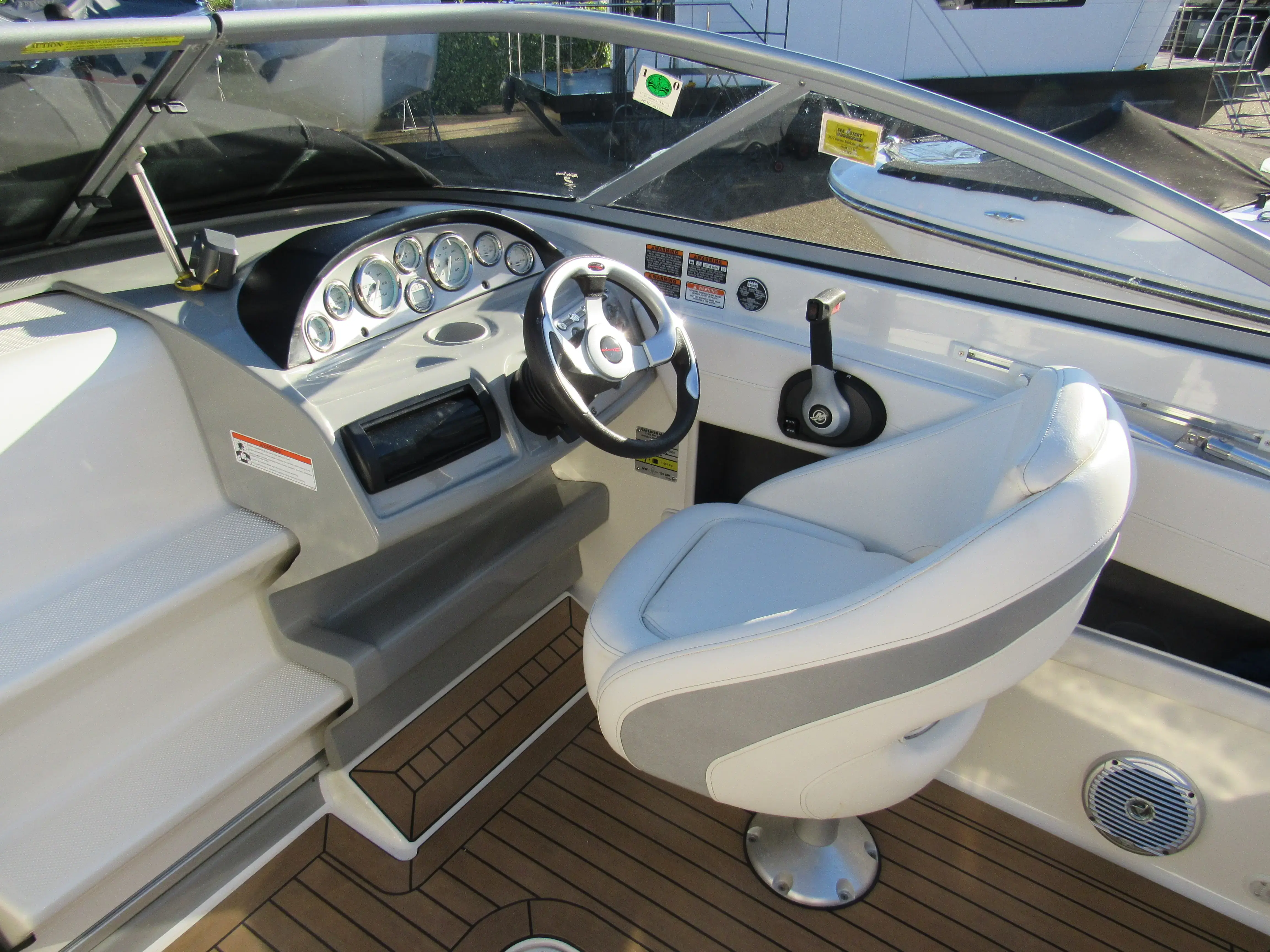 2009 Bayliner 652 cuddy cabin