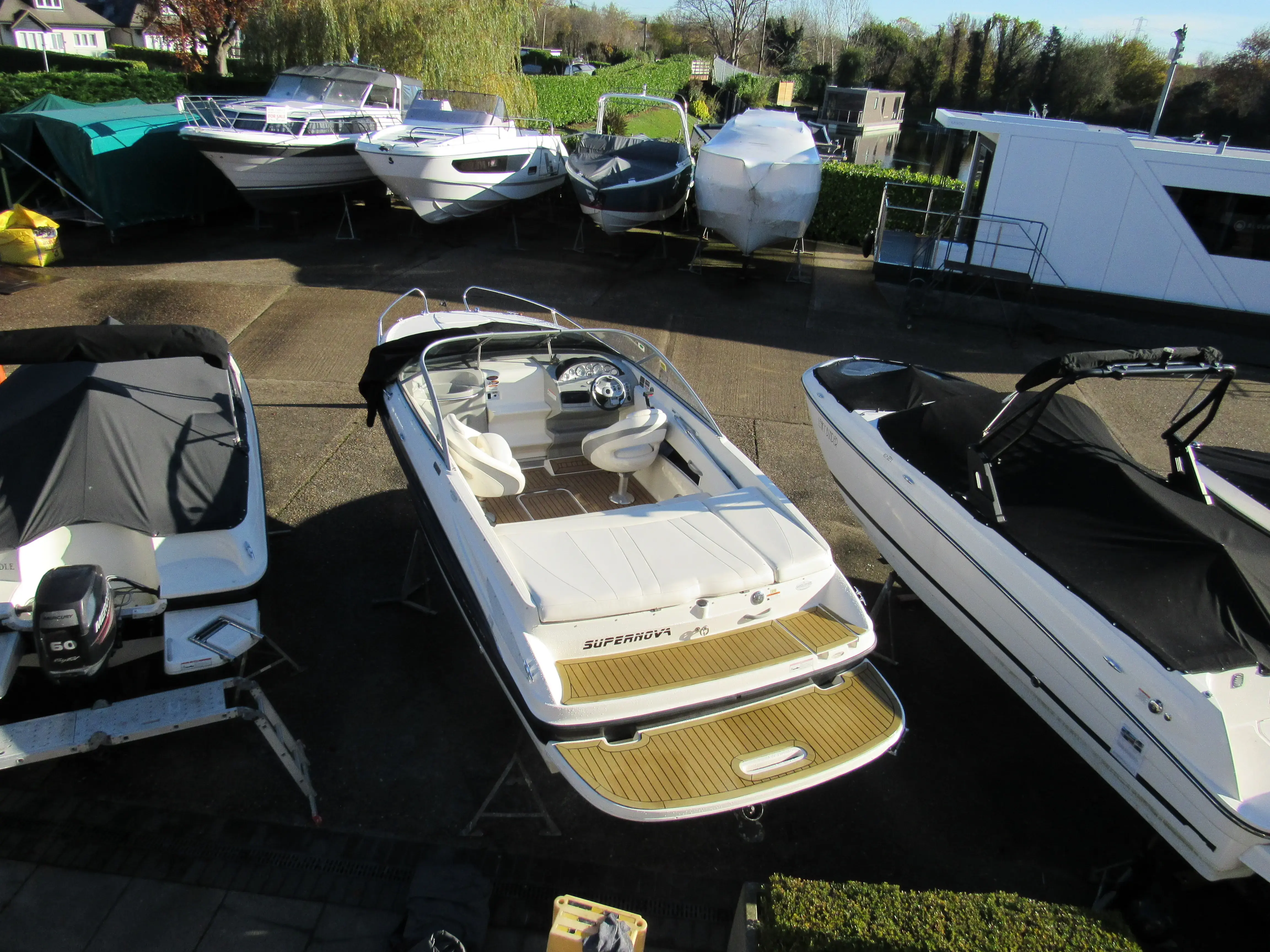 2009 Bayliner 652 cuddy cabin