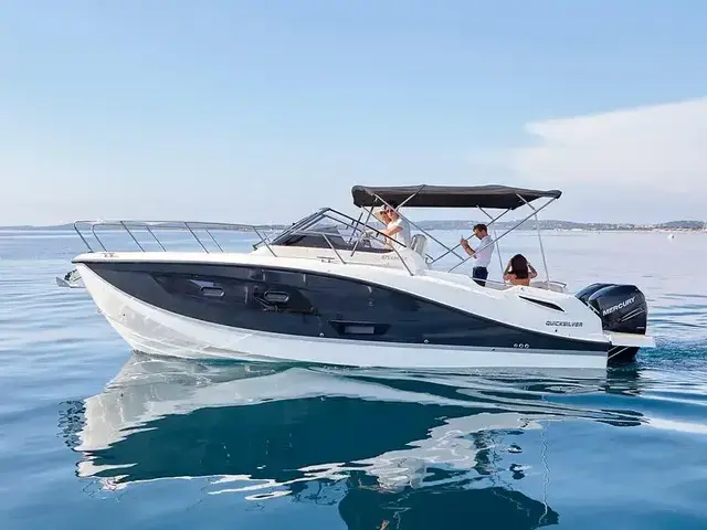 Quicksilver ACTIV 875 SUNDECK