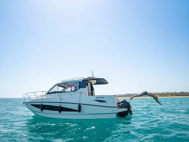 Quicksilver Activ 905 Weekend Cruiser Boat