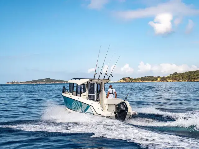 Quicksilver 705 Pilot House Boat