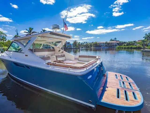 Tiara Yachts 3100 Coronet