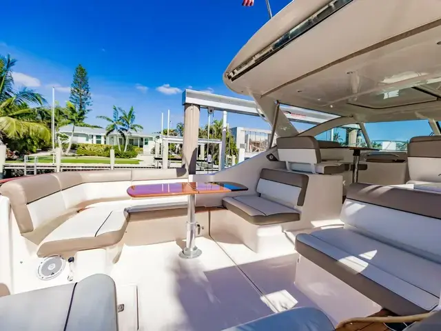 Tiara Yachts 3100 Coronet