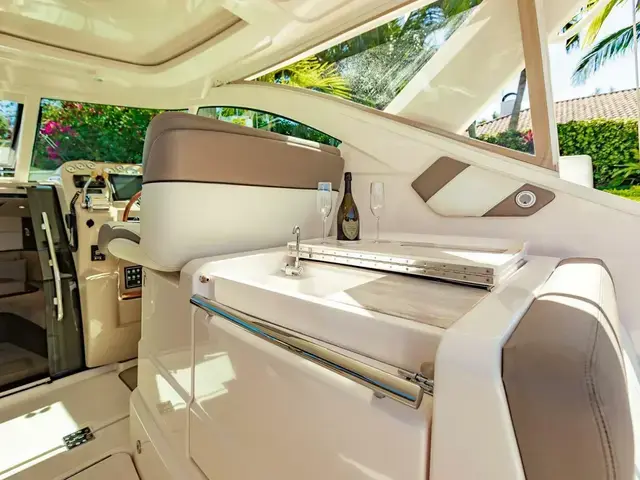 Tiara Yachts 3100 Coronet