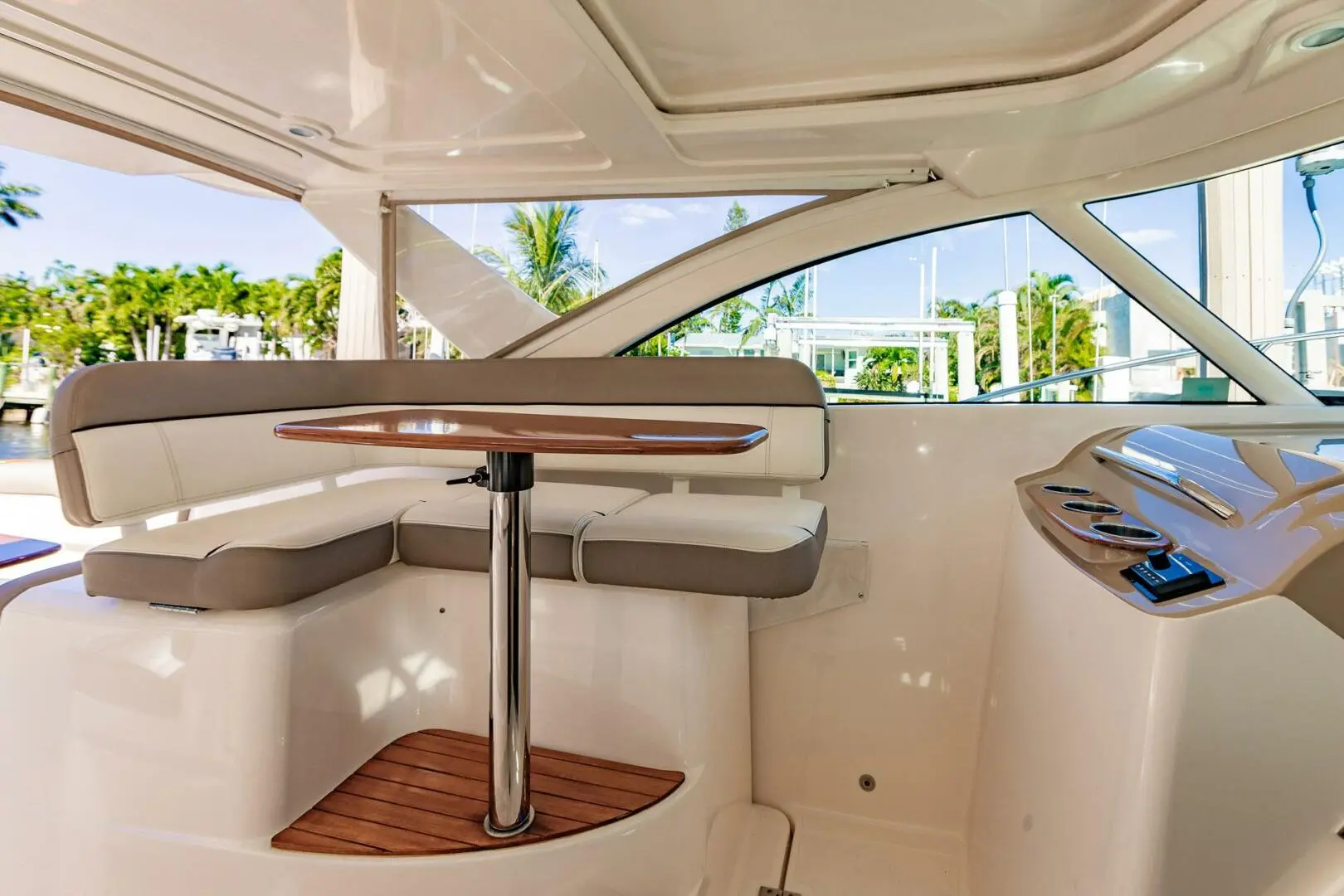 2015 Tiara 3100 coronet