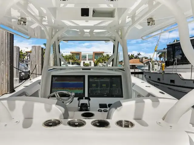 Yellowfin Center Console