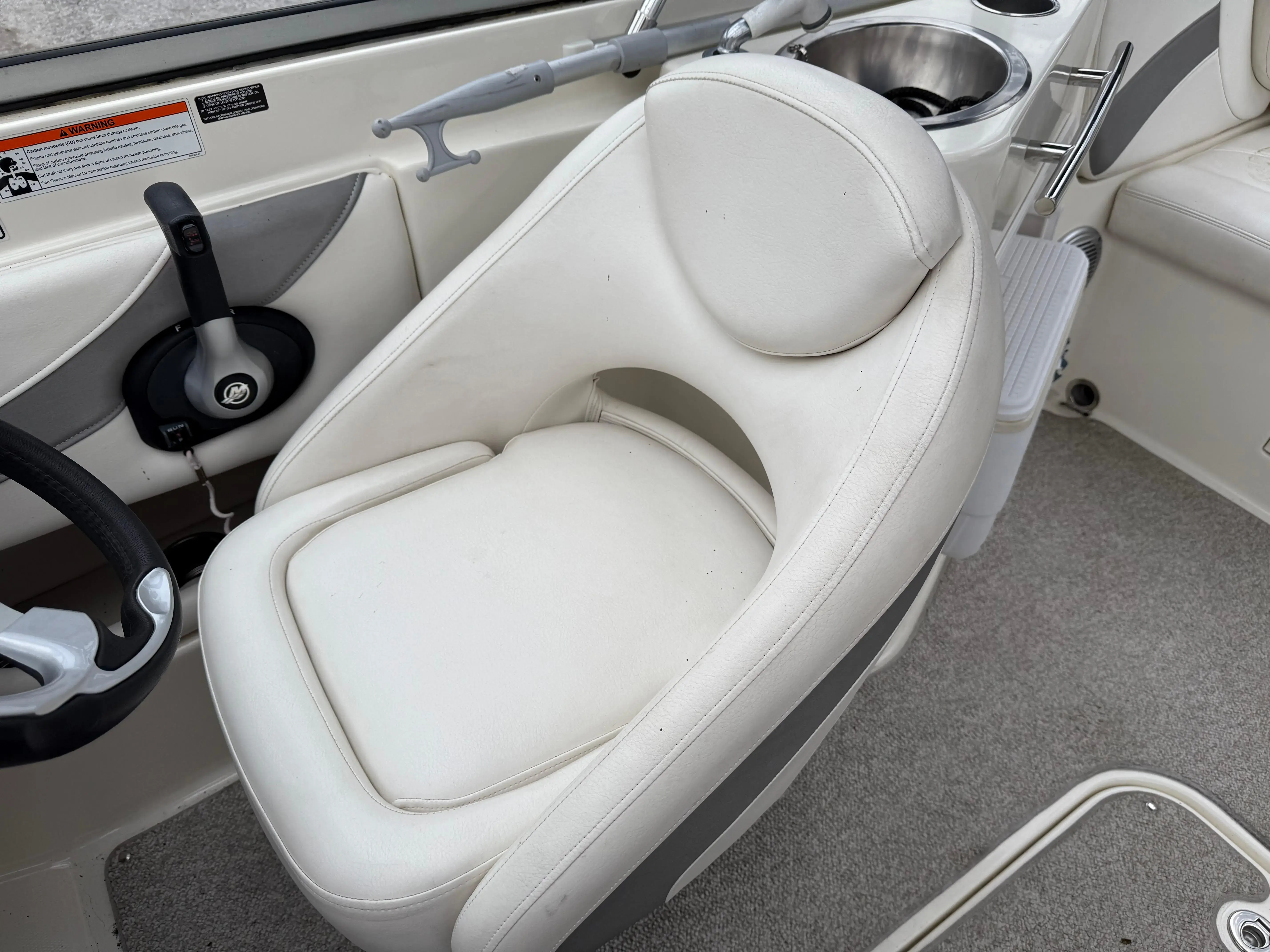 2010 Bayliner 702