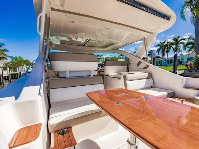 Tiara Yachts 3100 Coronet