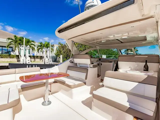 Tiara Yachts 3100 Coronet