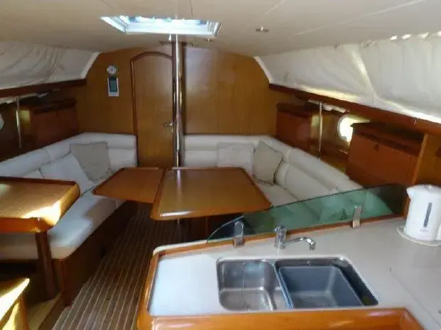 2005 Jeanneau sun odyssey 37