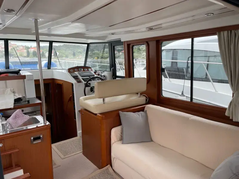 2012 Beneteau swift trawler 34 fly