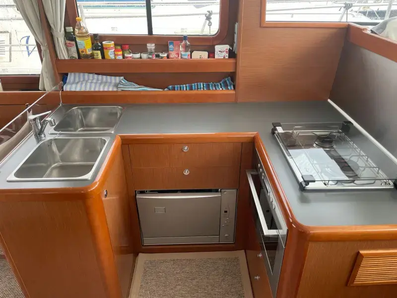 2012 Beneteau swift trawler 34 fly