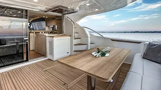 2017 Ferretti 650