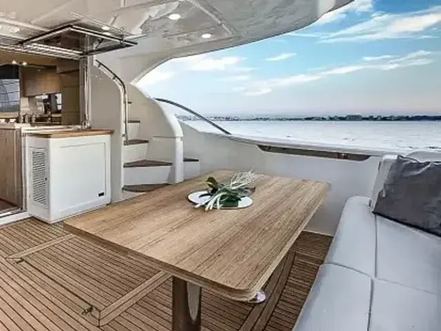 Ferretti Yachts 650 Flybridge