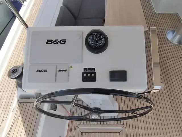 Hanse 548